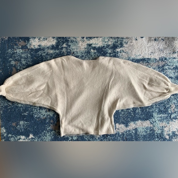 NWOT Oversized lantern sleeve sweater - Picture 2 of 5